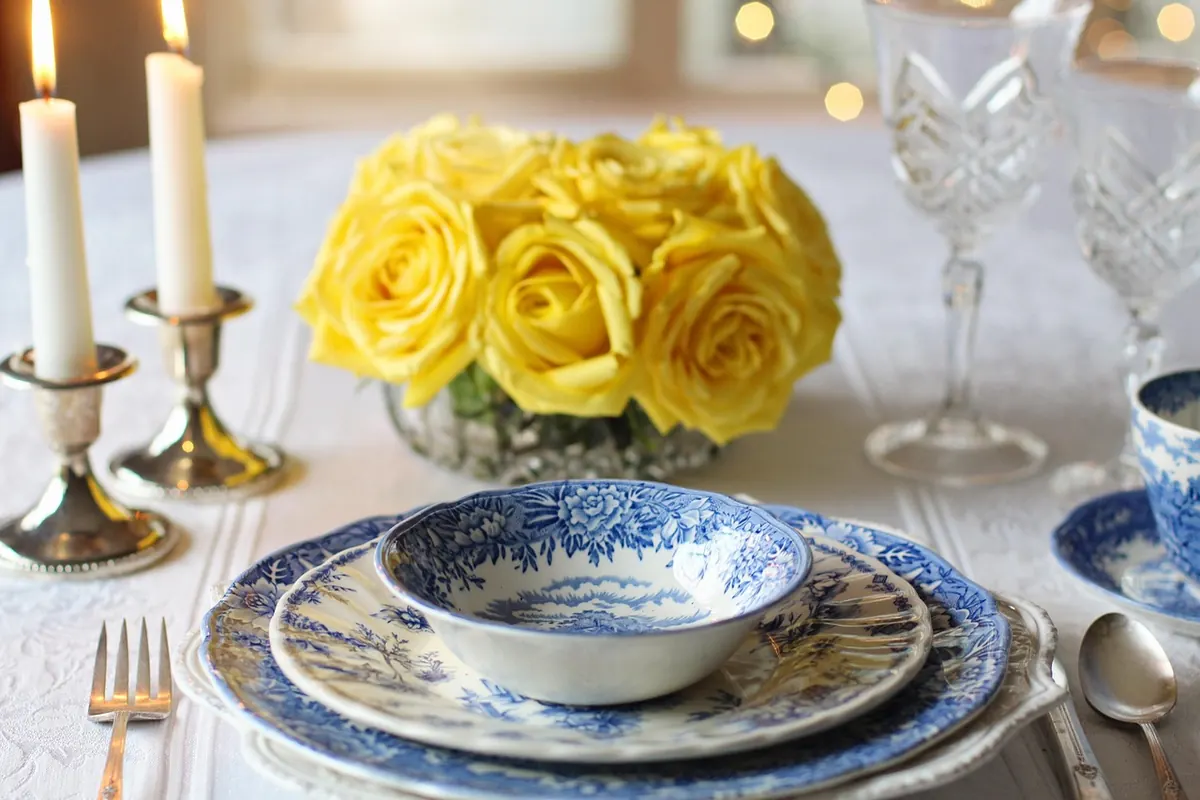 Beeswax Candles vs Paraffin Candles: A Practical Comparison